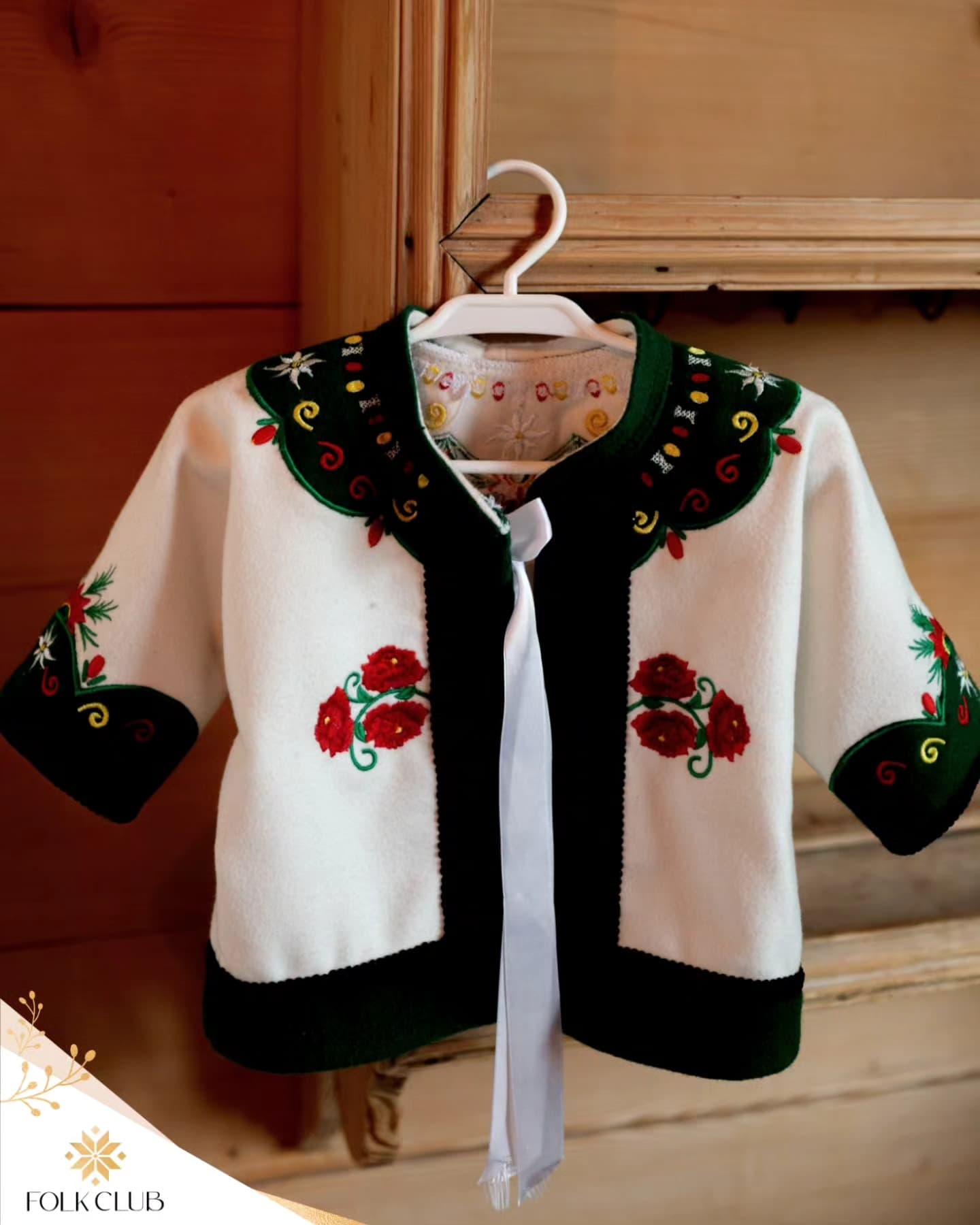 Dziecięca cucha folkowa z haftem