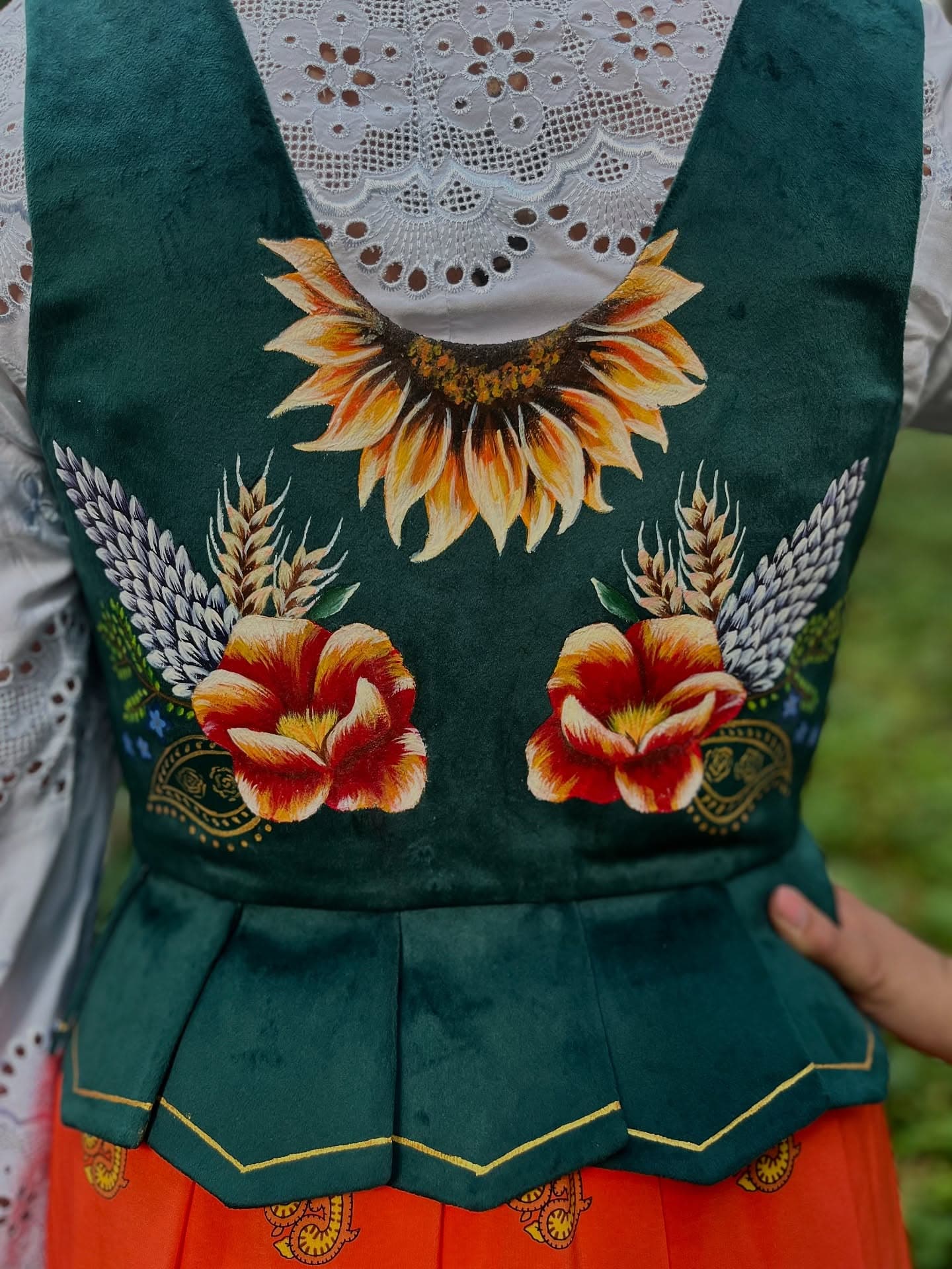 Gorset podhalański welurowy — ciemna zieleń, ręcznie malowany słonecznik i kłosy