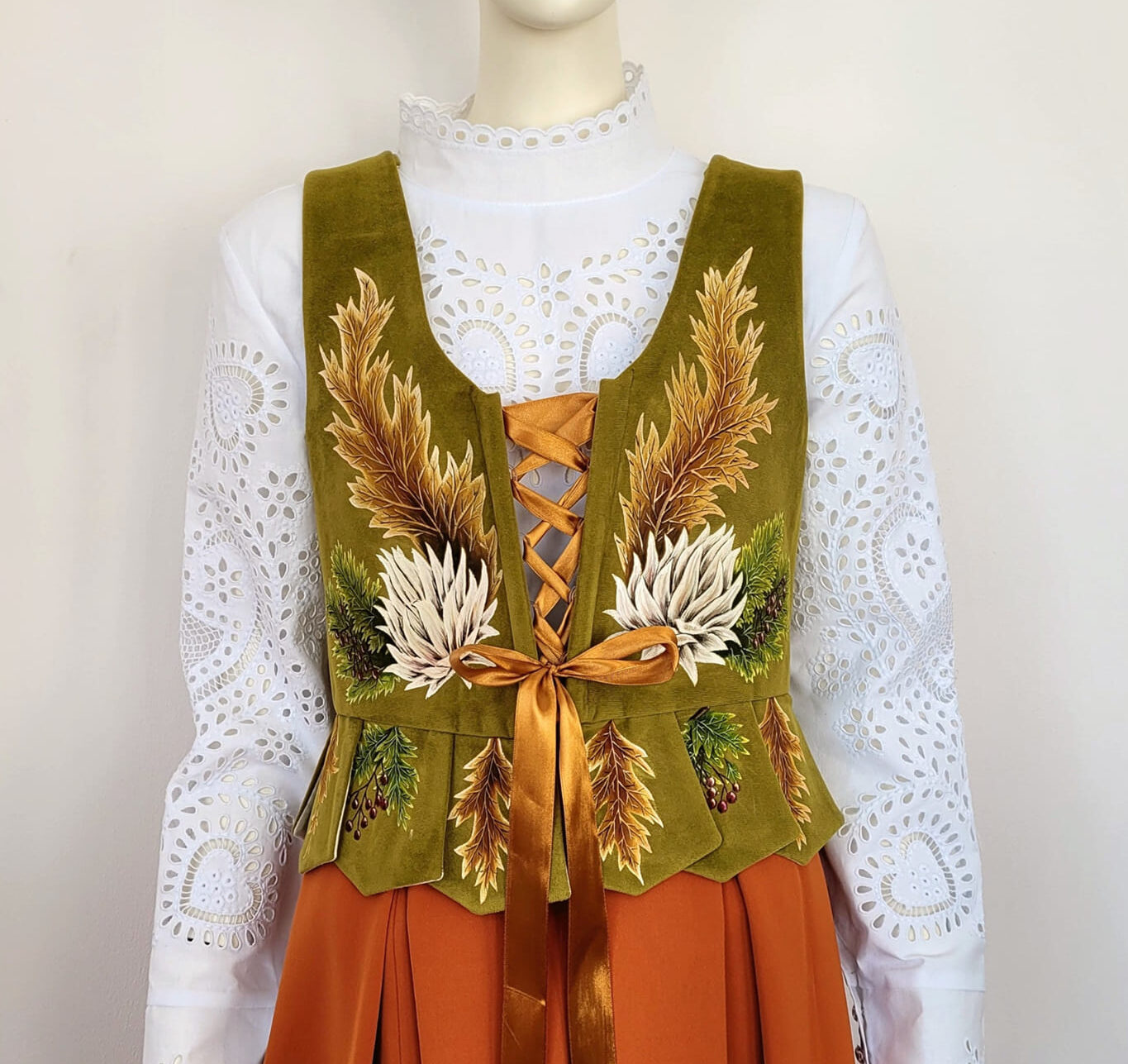 Gorset podhalański welurowy — zieleń oliwkowa, ręcznie malowany dziewięćsił