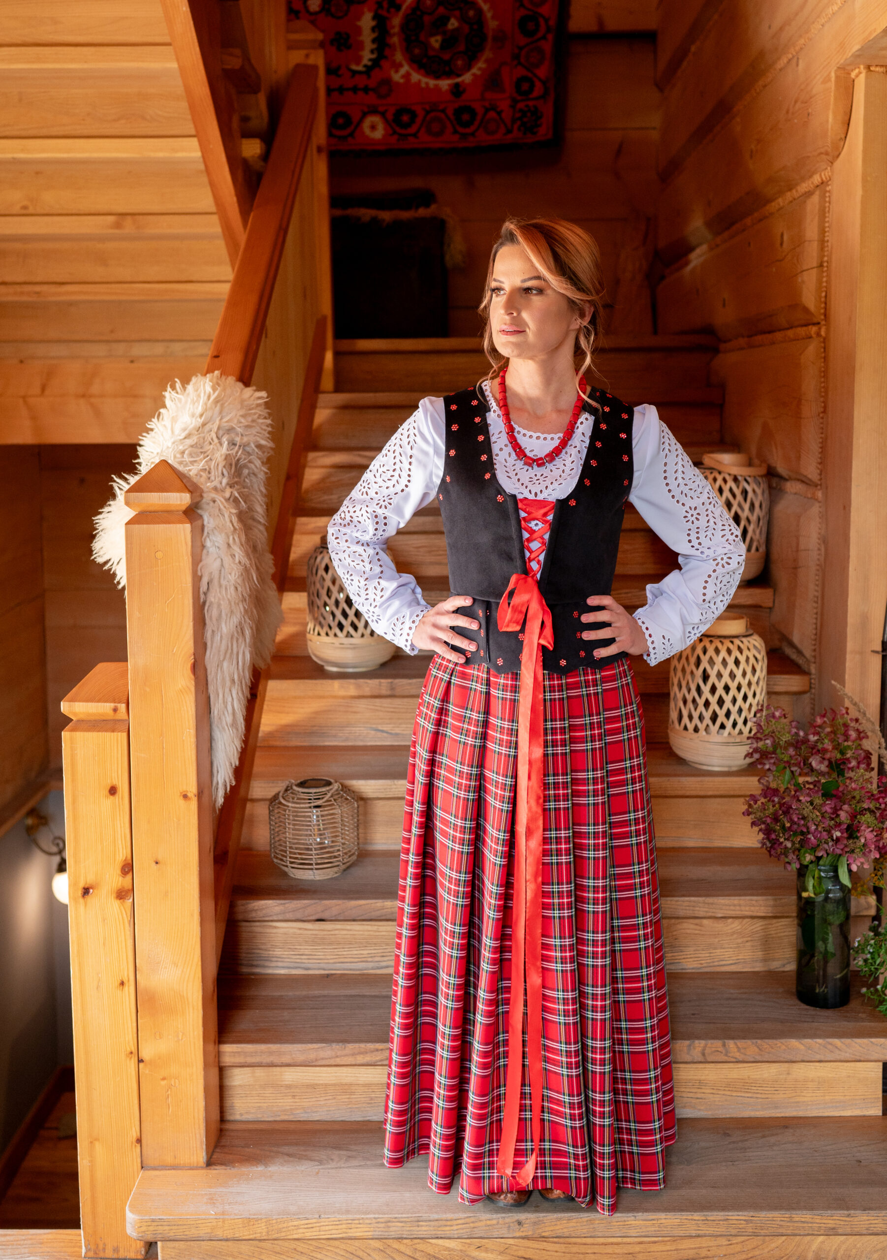 Spódnica folkowa — czerwona, kratka